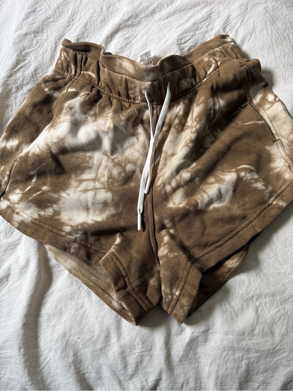 Lululemon inner glow shorts